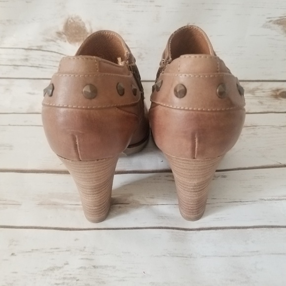 NWOT Sofft Leather Ankle Booties - Picture 4 of 8